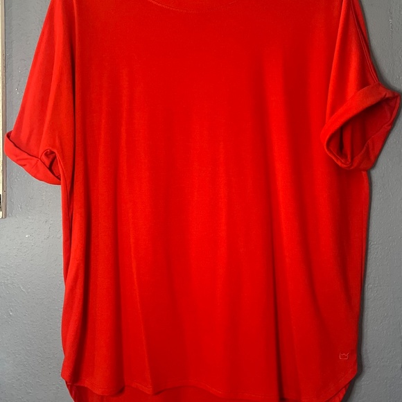 Crown & Ivy Casual Blouse Women’s XL Roll Sleeves Hi-Low Solid Red Dressy Casual - Picture 2 of 7